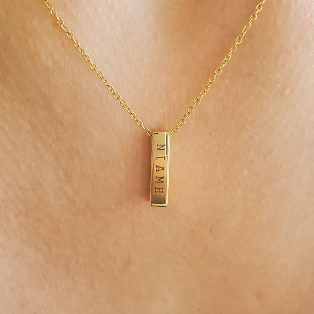 Vertical name necklace